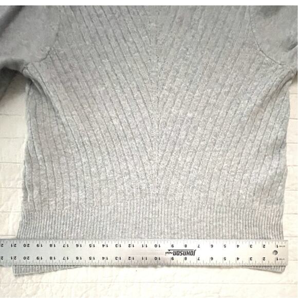 Kathy Ireland Sweater Women’s XL (Fits Small) Gray Ribbed Knit Puff Sleeve - EUC - Picture 6 of 8